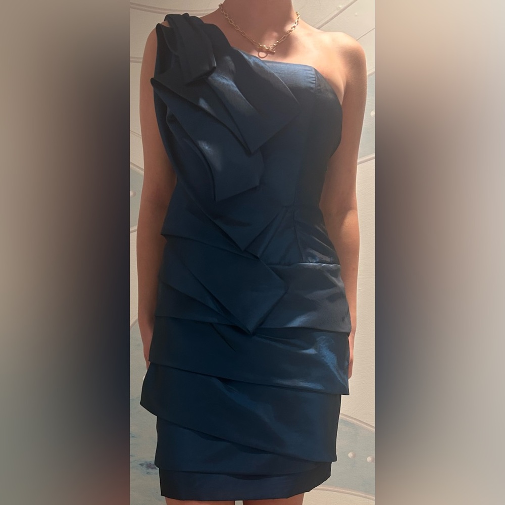 A stunning form fitting dress with an elegant neckline + sultry bold silhouette - Picture 2 of 14